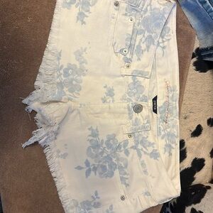 Women’s American Eagle Distressed Shorts size 6